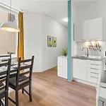 Holiday 33 Apartments Efg Schoenhauser Allee Mit Balkon